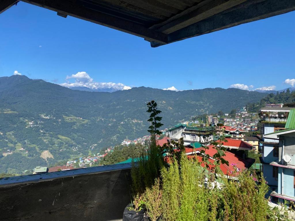 9 Atop Hotel Gangtok Exteriör bild